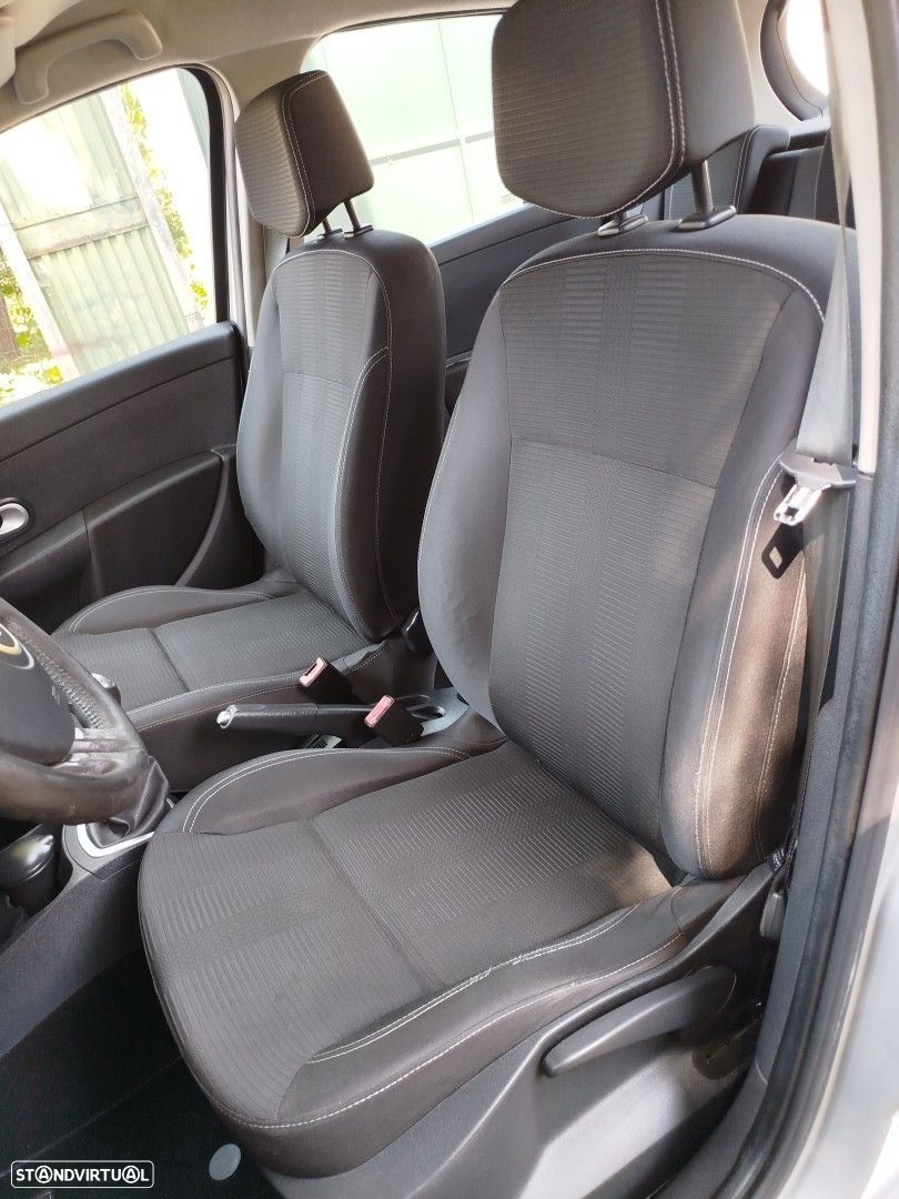Renault Clio 1.2 16V Dynamique - 24