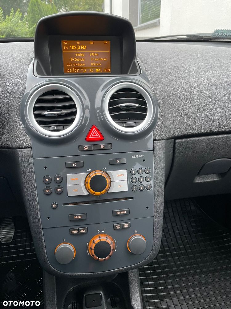 Opel Corsa 1.2 16V Cosmo - 11