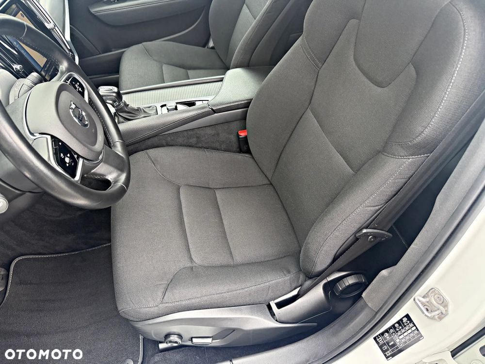 Volvo V90 D4 Geartronic Momentum - 23