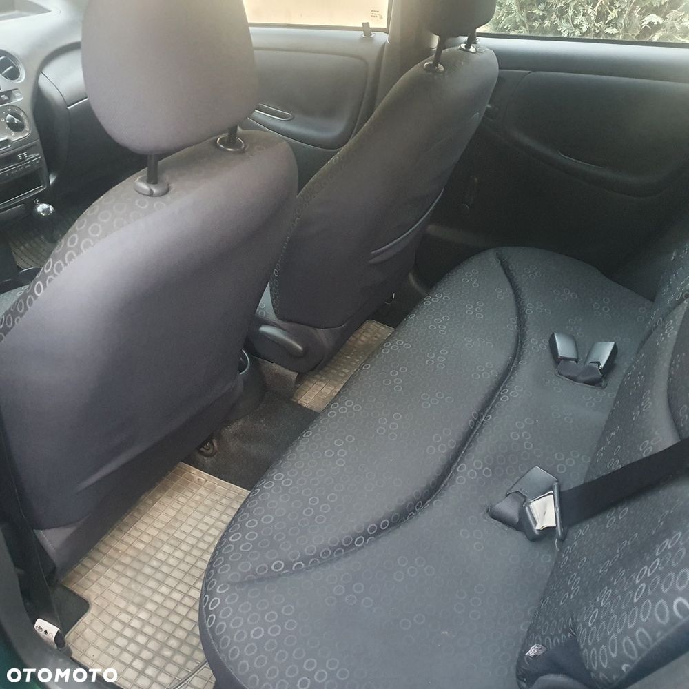 Toyota Yaris 1.0 Base - 6