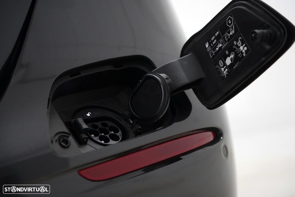 Mercedes-Benz E 300 e Avantgarde - 25