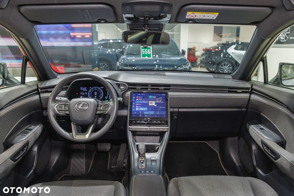 Lexus LBX - 7