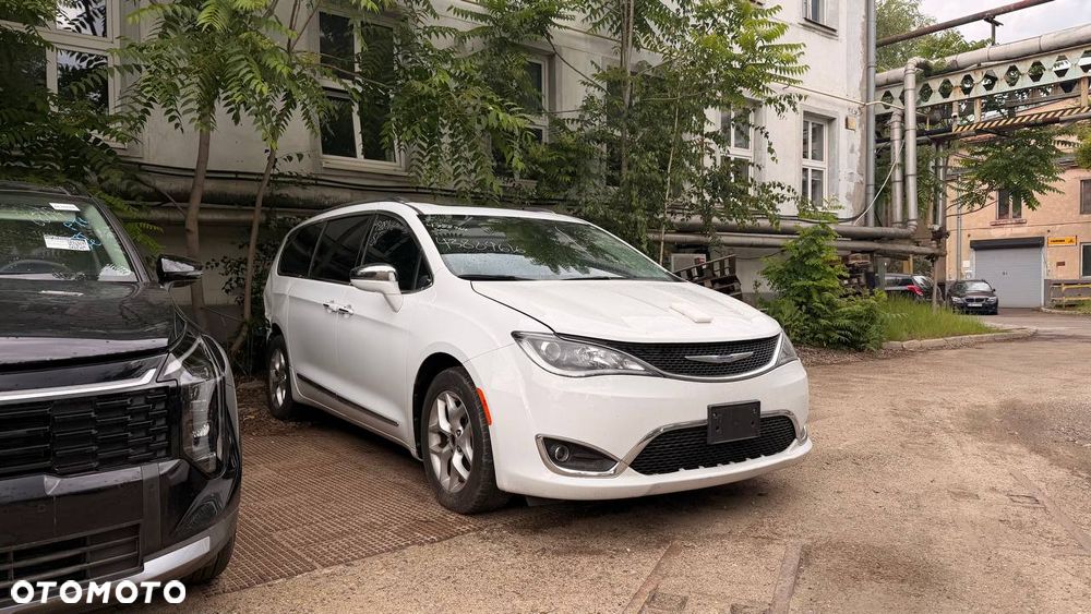 Chrysler Pacifica - 3