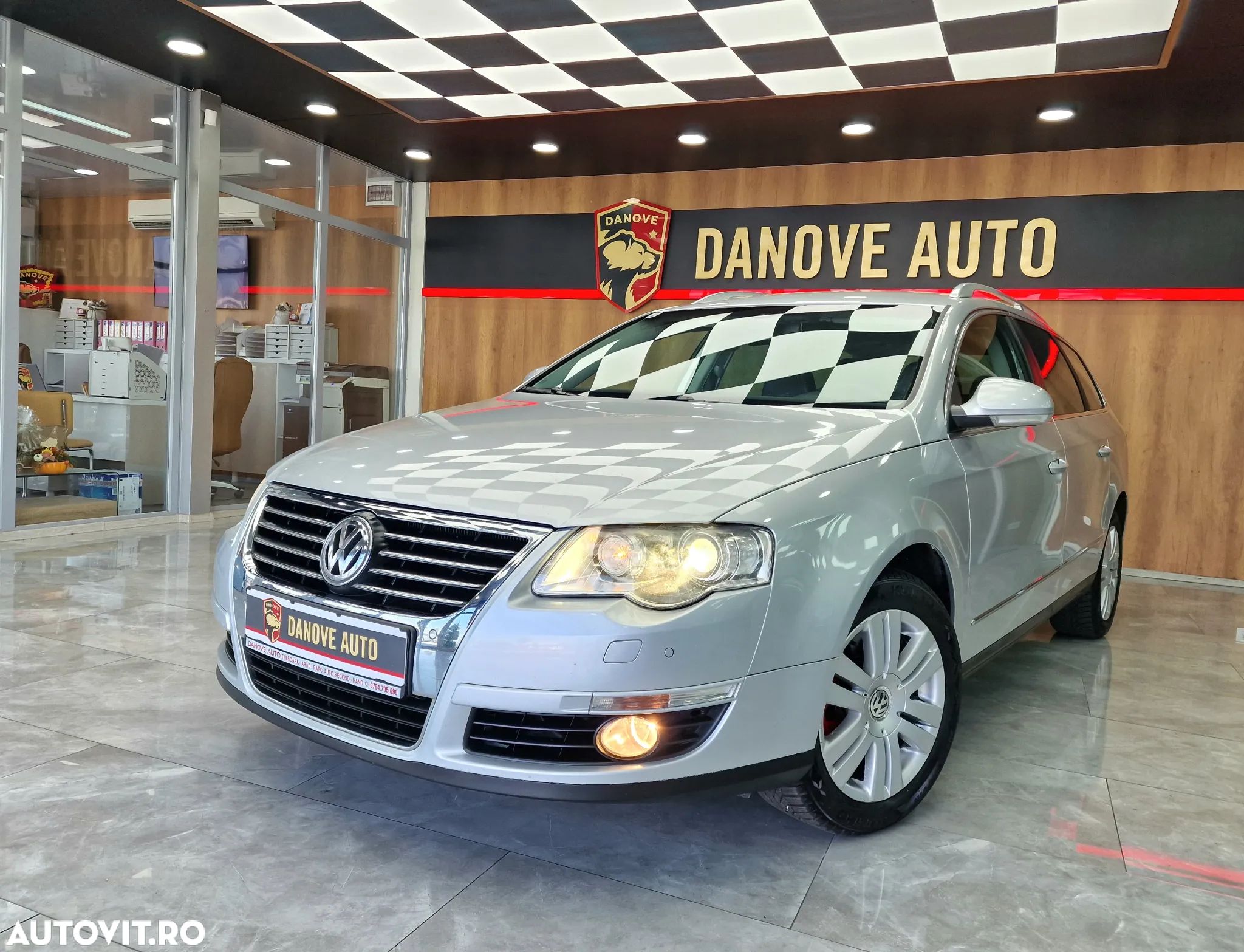 Volkswagen Passat - 1