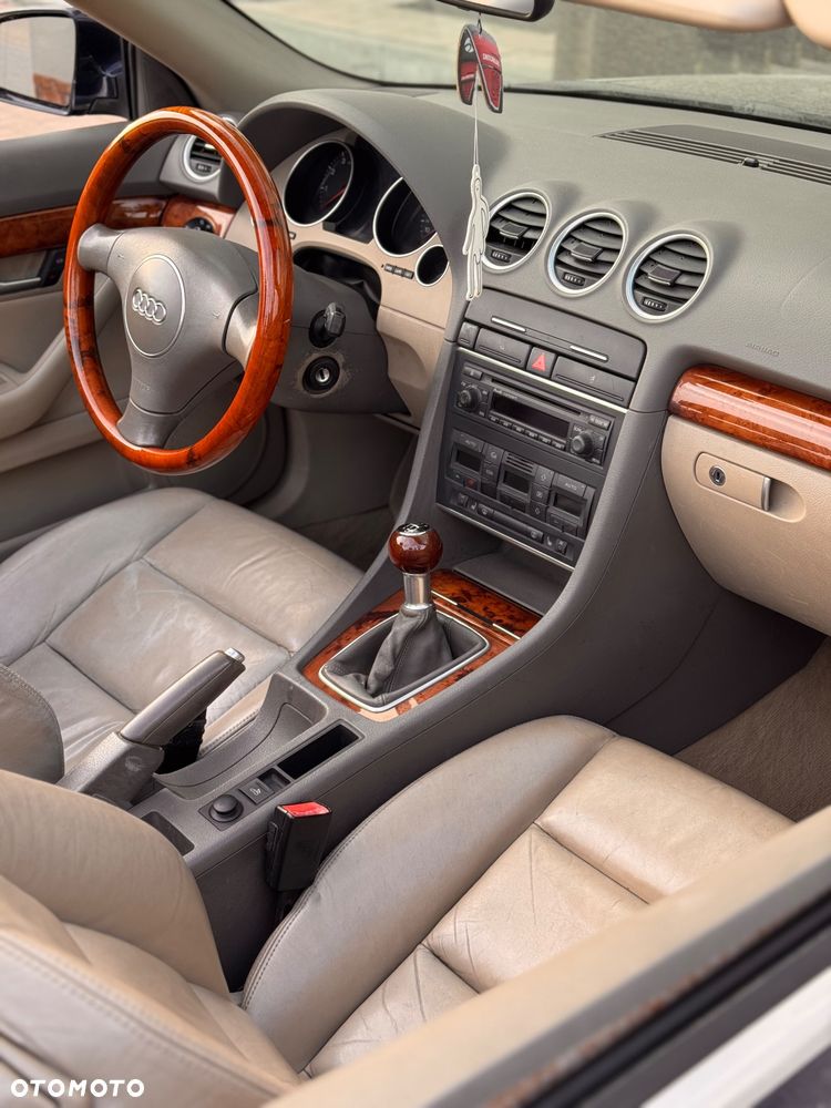 Audi A4 Cabrio 2.4 - 29