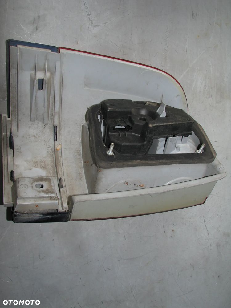 LAMPA PRAWA  TYLNA LIFT FORD GALAXY MK1 - 4