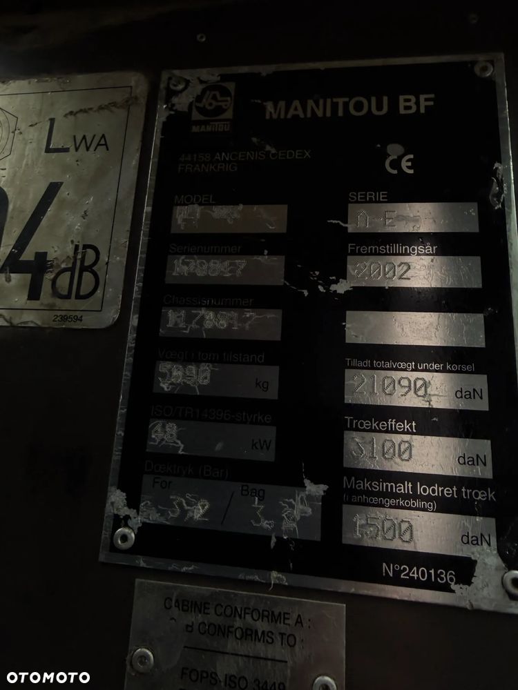 Manitou MLT523  Ładowarka teleskopowa 5m Wysięg 2,3 tony udzwig. Posuw wideł Hydrauliczny oraz rozsuwanie wideł hydr. Szybko-złącze hydrauliczne. 2x kamera PERKINS silnik TURBO  z Komuny Norweskiej! Jak Nowa 4287 mtg Zero luzów wycieków SERWISOWANA w  DEKRA.  Opony jak Nowe. Napęd 4x4 Hydrostatic REWERS - 8