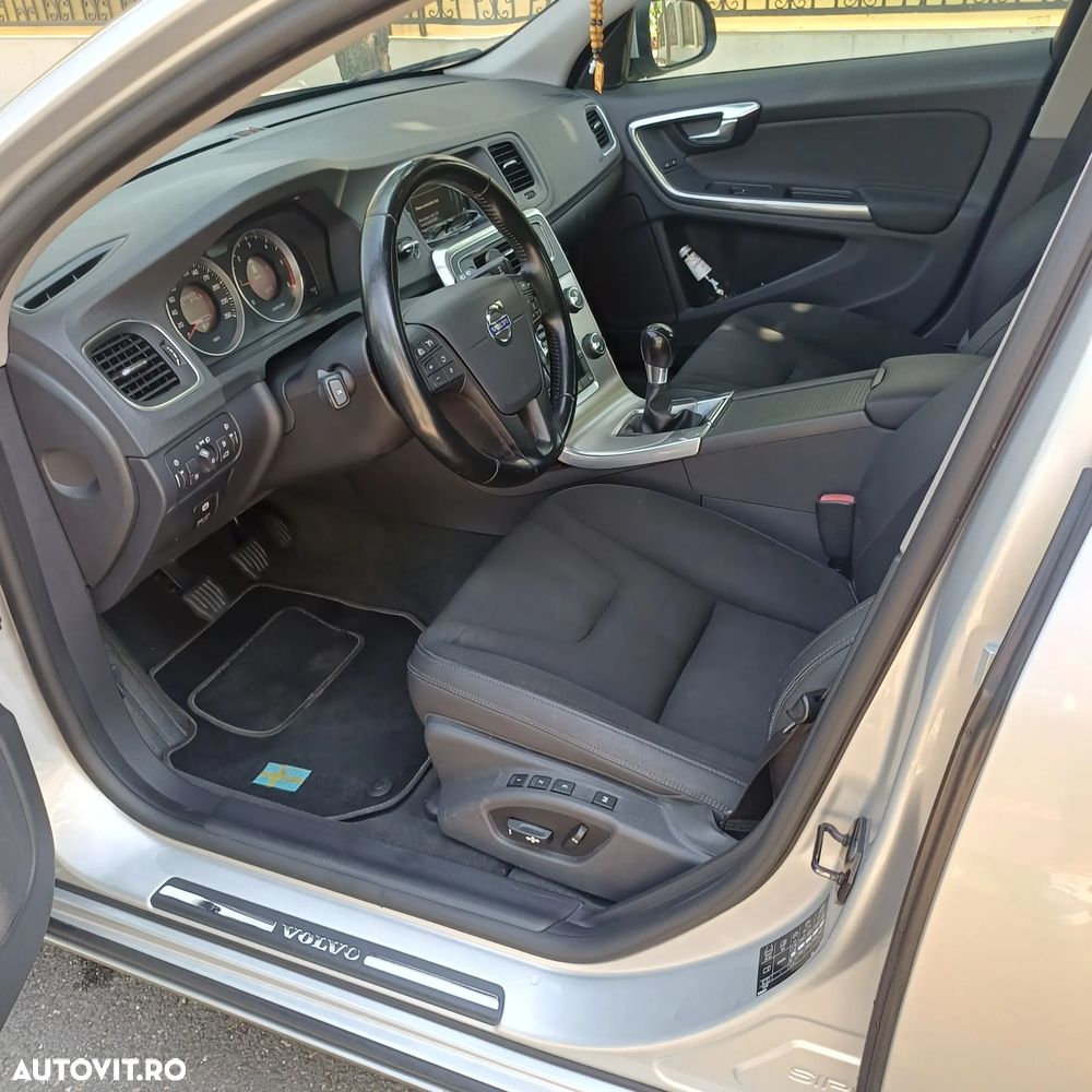 Volvo V60 DRIVe Start-Stop Momentum - 11