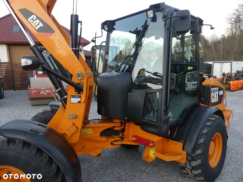 Caterpillar CAT 906H / Z Niemiec / 6424mtg / - 37