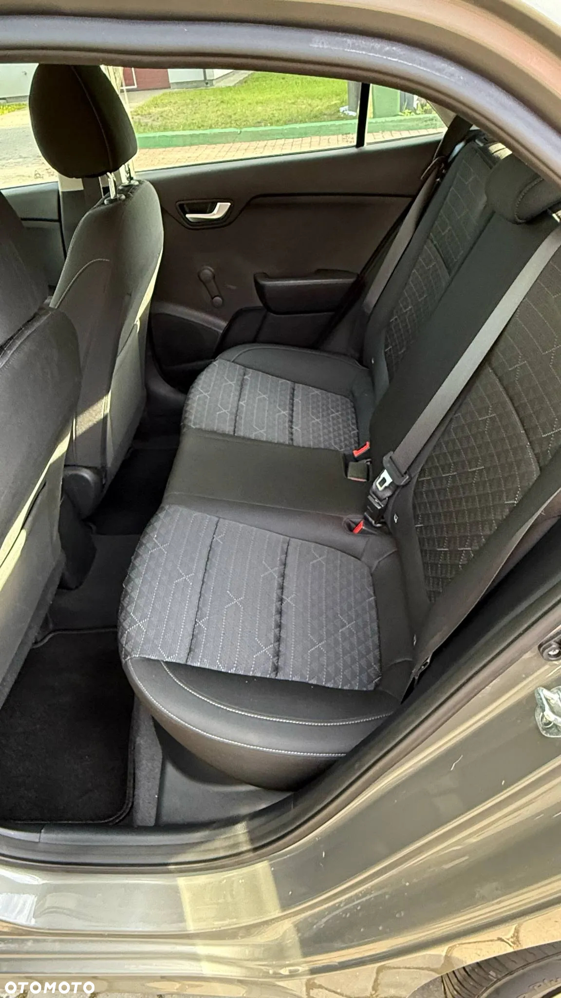 Kia Rio 1.2 L - 11