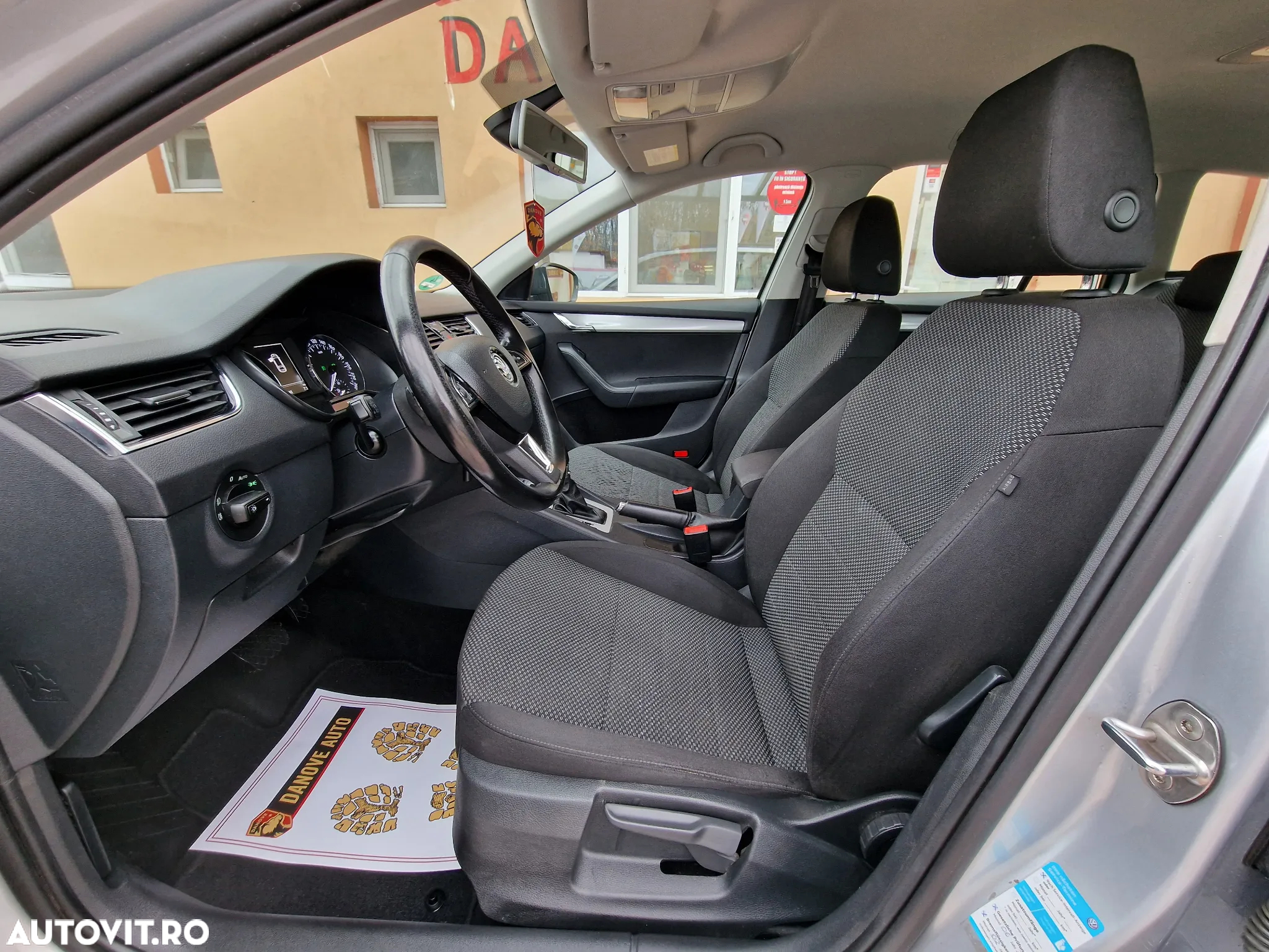 Skoda Octavia 2.0 TDI DSG Style - 6