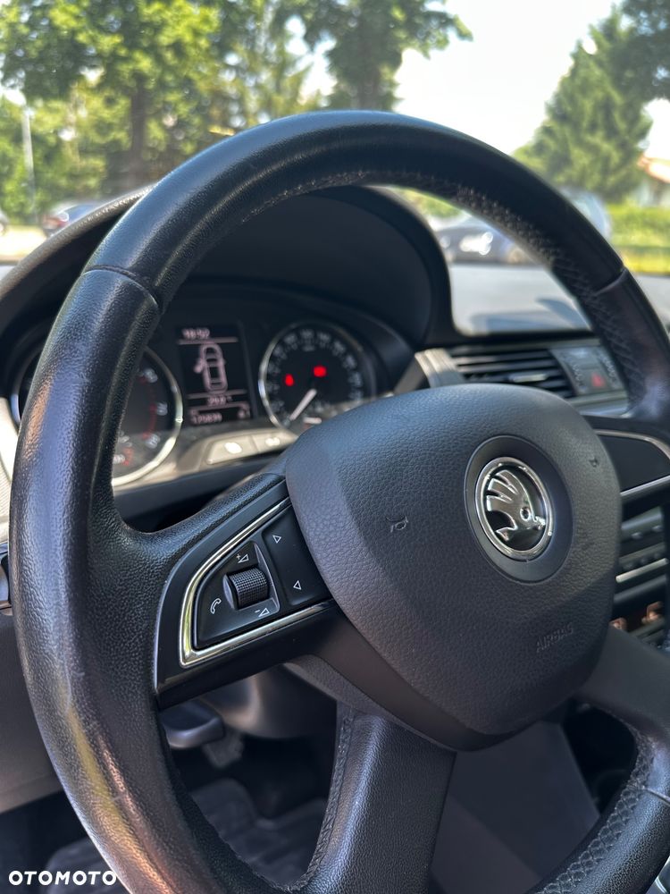 Skoda RAPID 1.2 TSI Ambition - 12