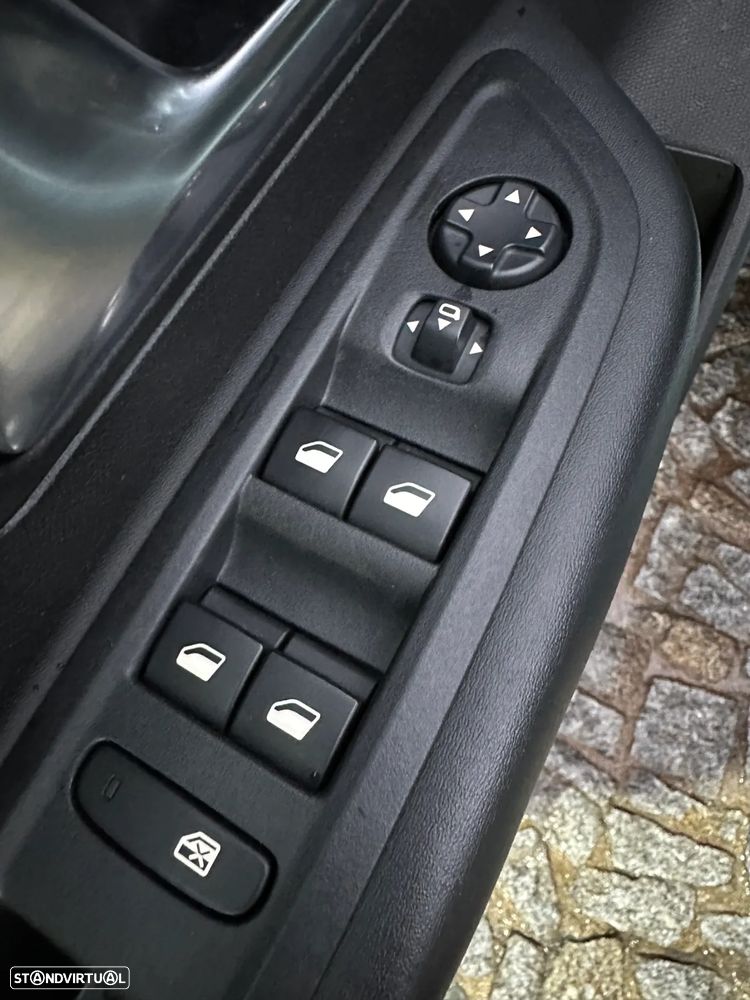 Citroën C4 BlueHDi 110 Stop&Start C-SERIES - 19