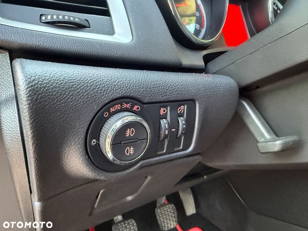 Opel Astra 1.4 T Cosmo - 12
