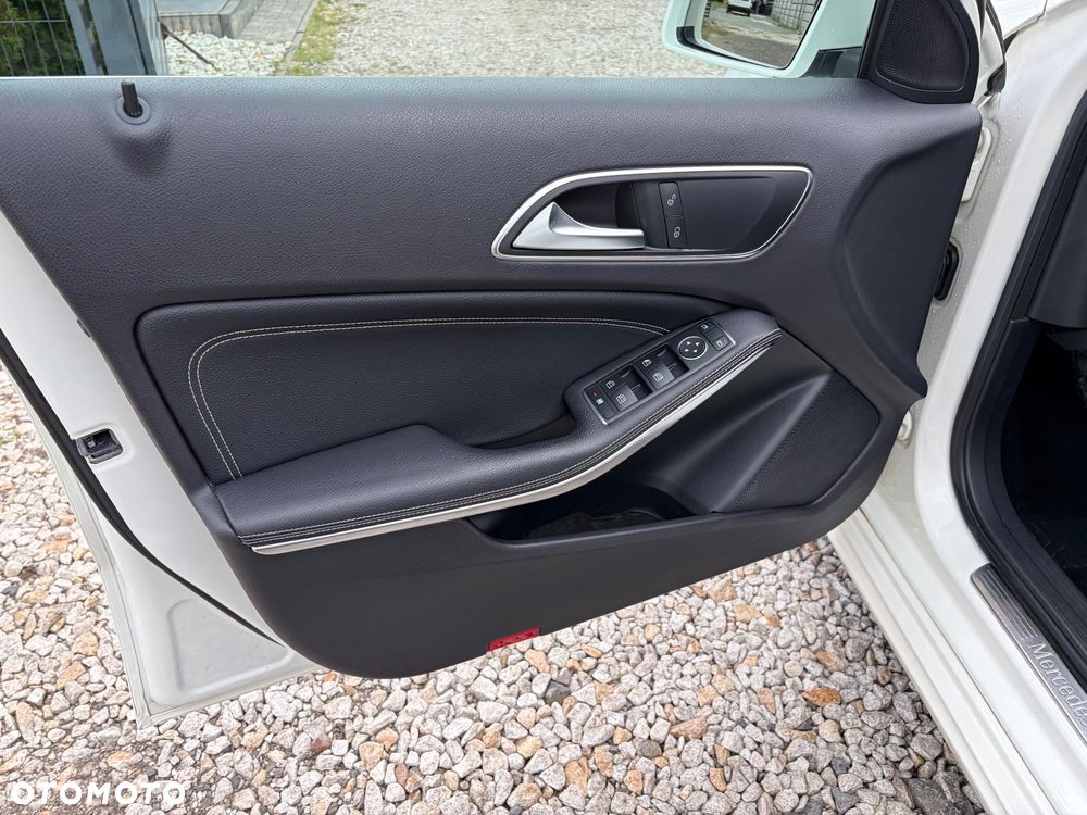 Mercedes-Benz Klasa A 180 BlueEfficiency Edition - 34