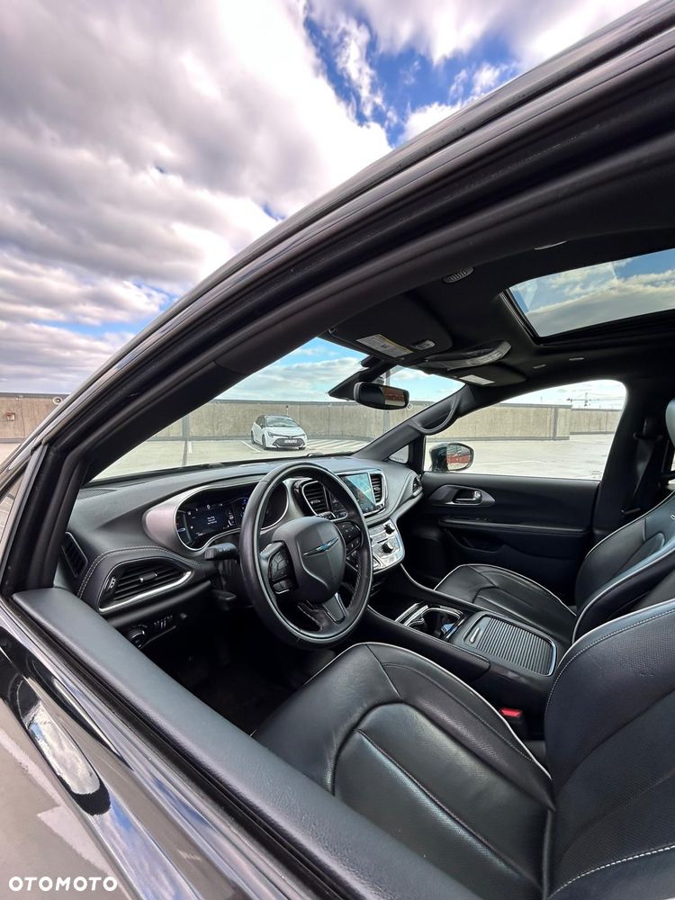 Chrysler Pacifica - 16