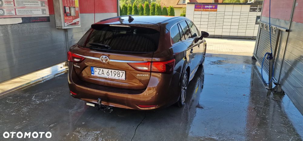 Toyota Avensis 2015 photo 5
