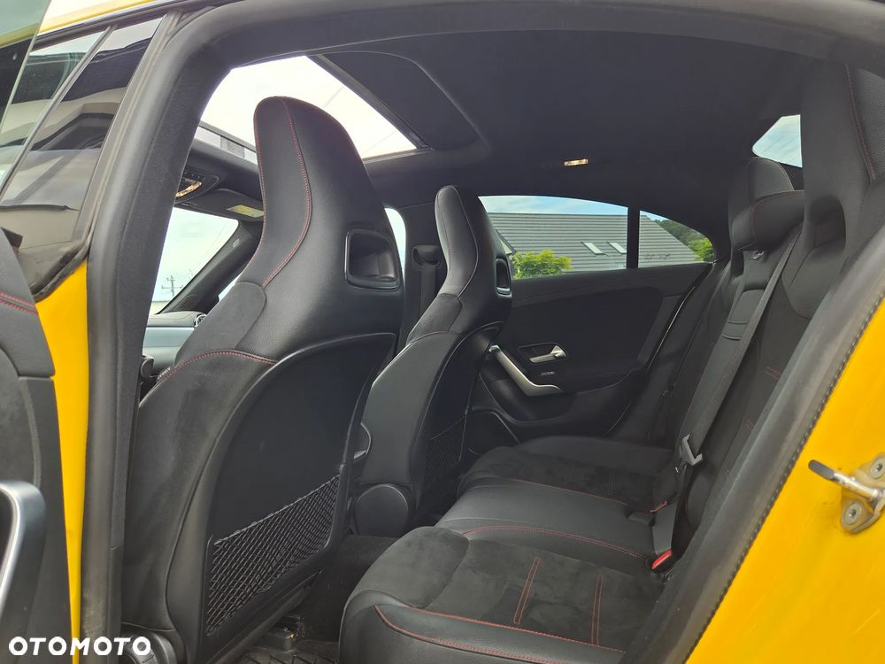 Mercedes-Benz CLA 200 4-Matic AMG Line 8G-DCT - 24
