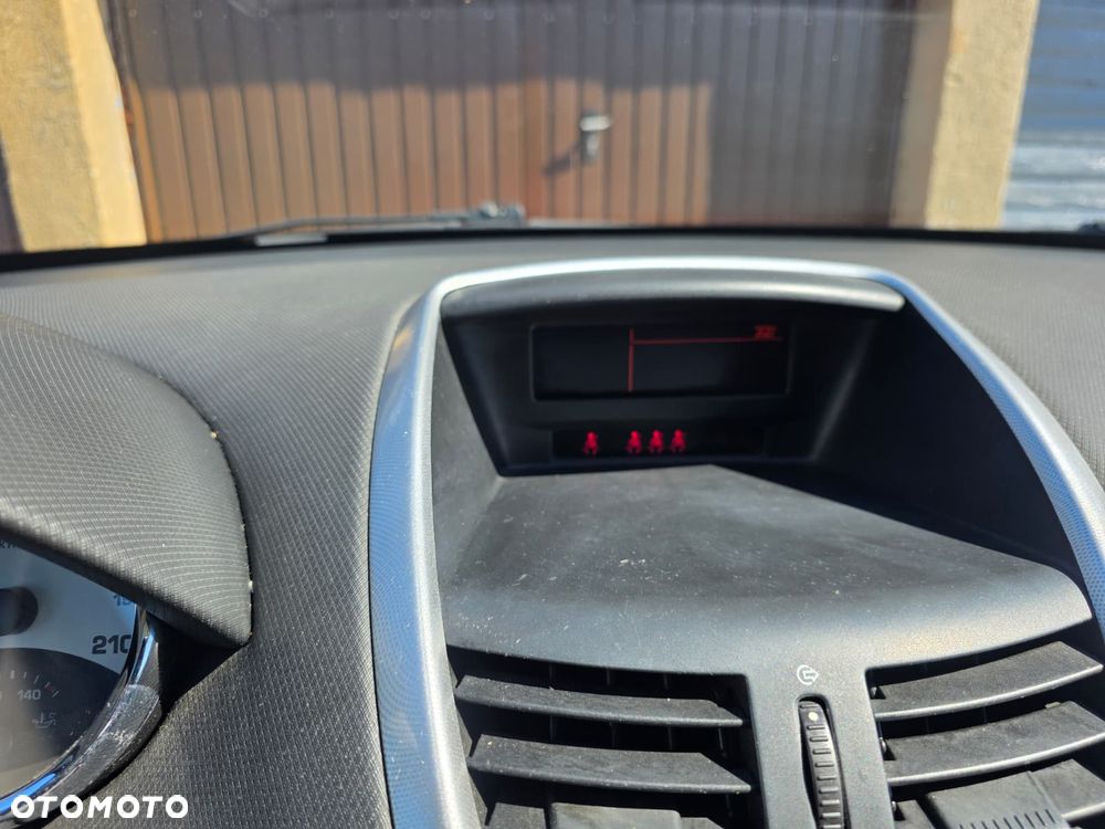 Peugeot 207 1.4 - 7