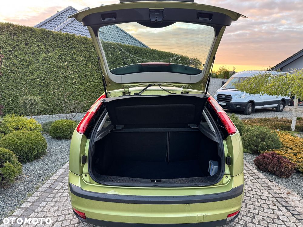 Ford Focus - 32