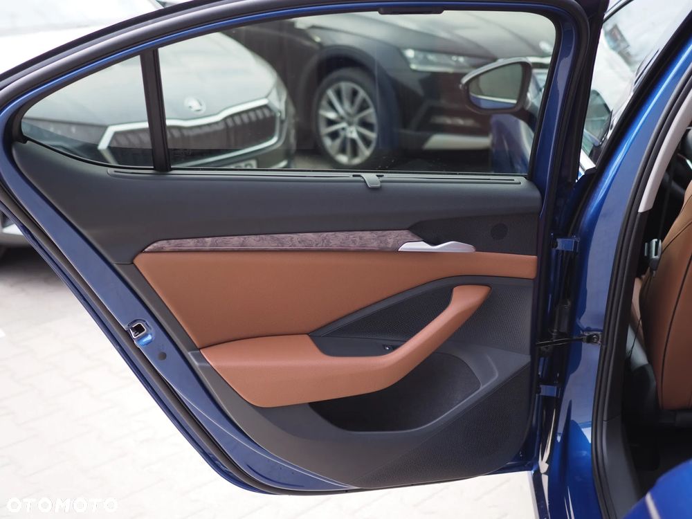 Skoda Superb 2.0 TDI SCR 4x4 L&K DSG - 8