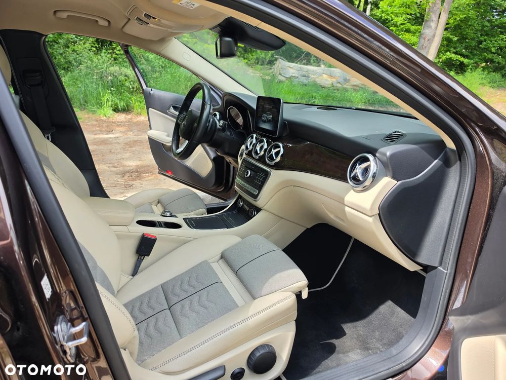 Mercedes-Benz GLA 250 4-Matic AMG Line - 15