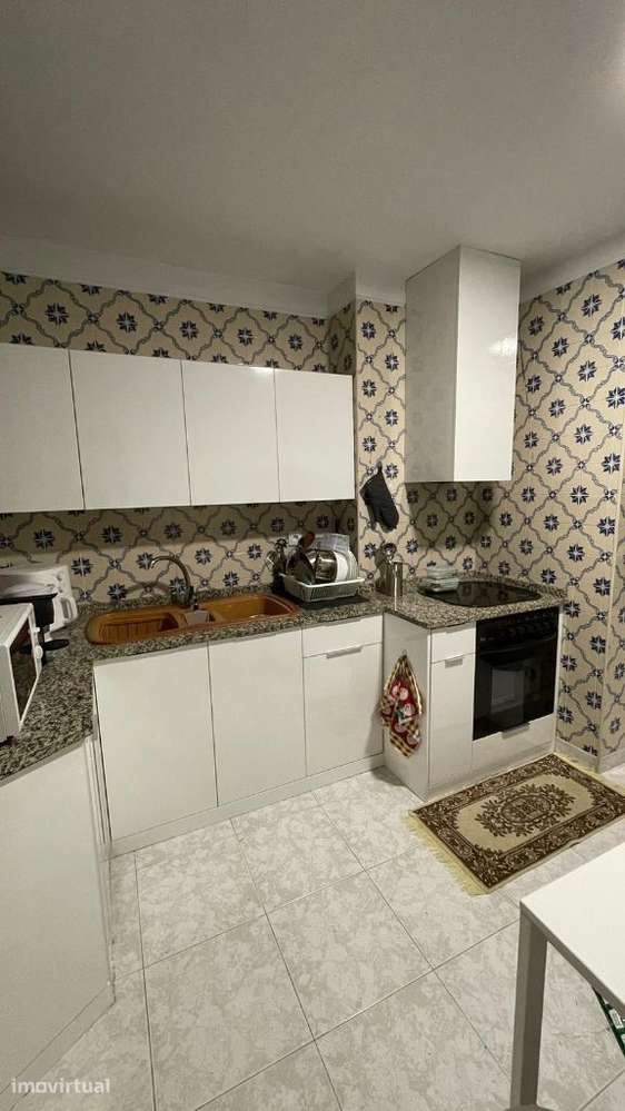 T4 com varanda, cozinha separada e excelente localização - Grande imagem: 3/9