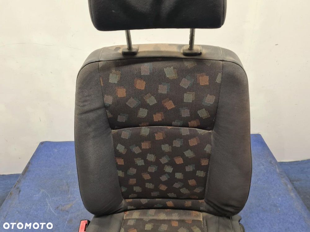 MERCEDES-BENZ VITO W639 FOTEL KIEROWCY. - 3