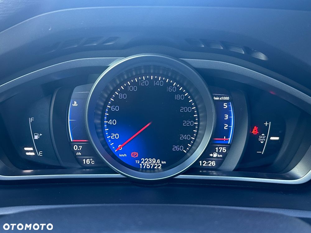Volvo V40 D2 Drive-E R-Design Momentum - 28