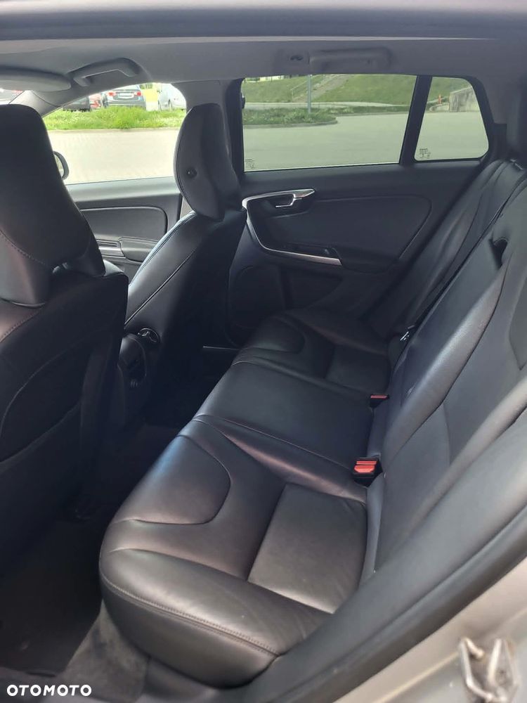 Volvo V60 D4 Momentum - 10