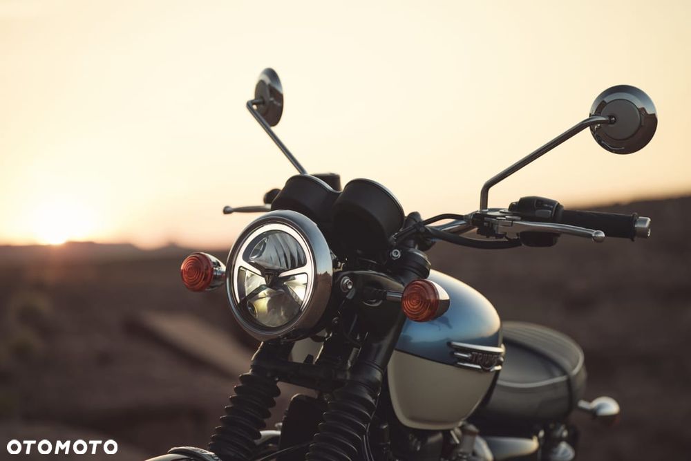 Triumph Bonneville - 6