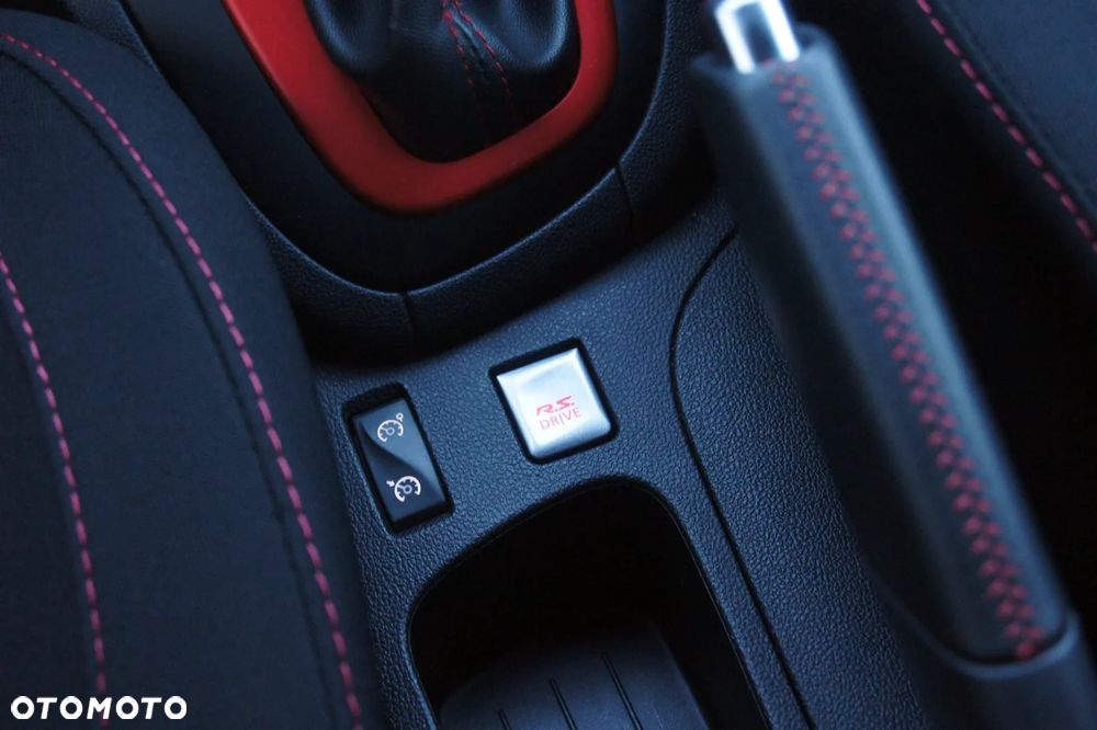 Renault Clio TCe 220 EDC R.S Trophy - 24