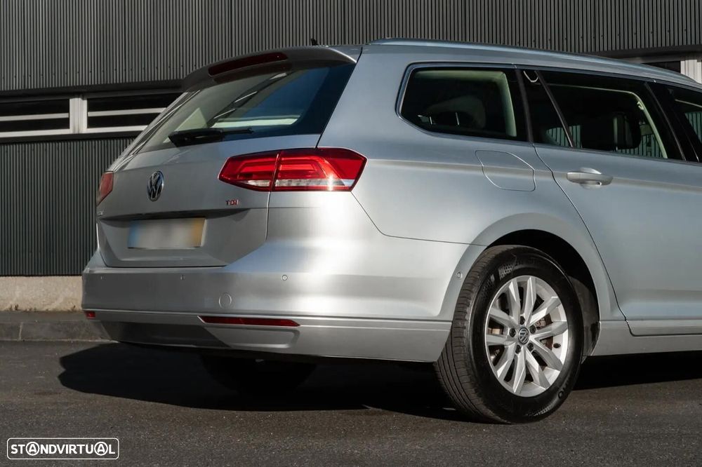 VW Passat Variant 1.6 TDI Confortline DSG - 34