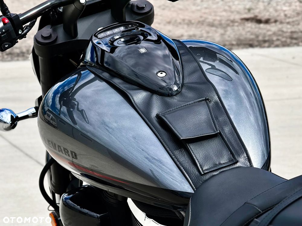 Suzuki Boulevard - 19