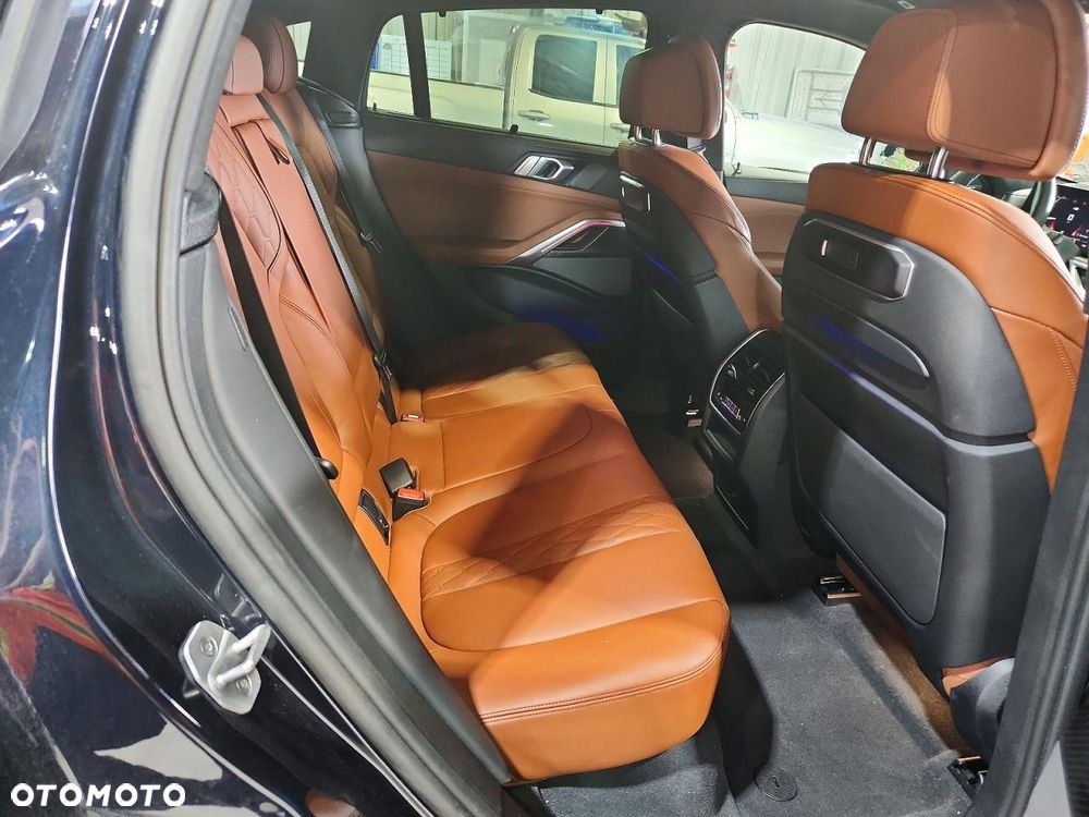 BMW X6 M50i - 12