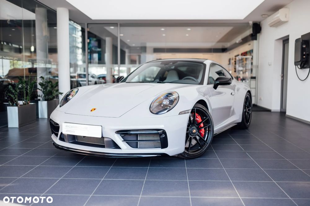 Porsche 911 Carrera GTS - 3