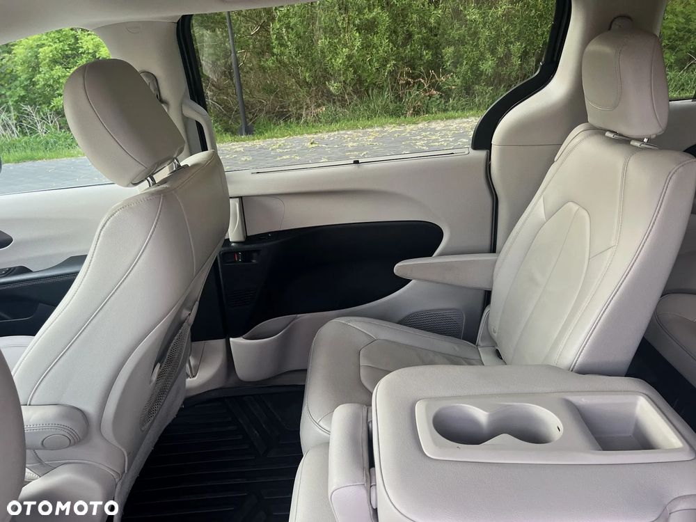 Chrysler Pacifica - 15