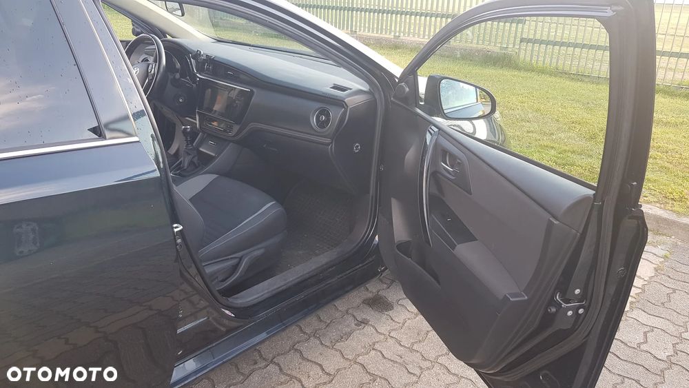 Toyota Auris 1.6 Premium - 11