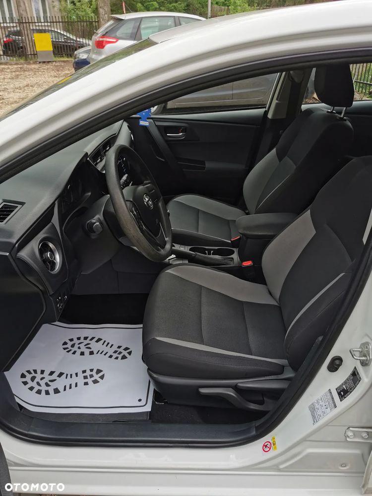 Toyota Auris 1.4 D-4D Dynamic - 11