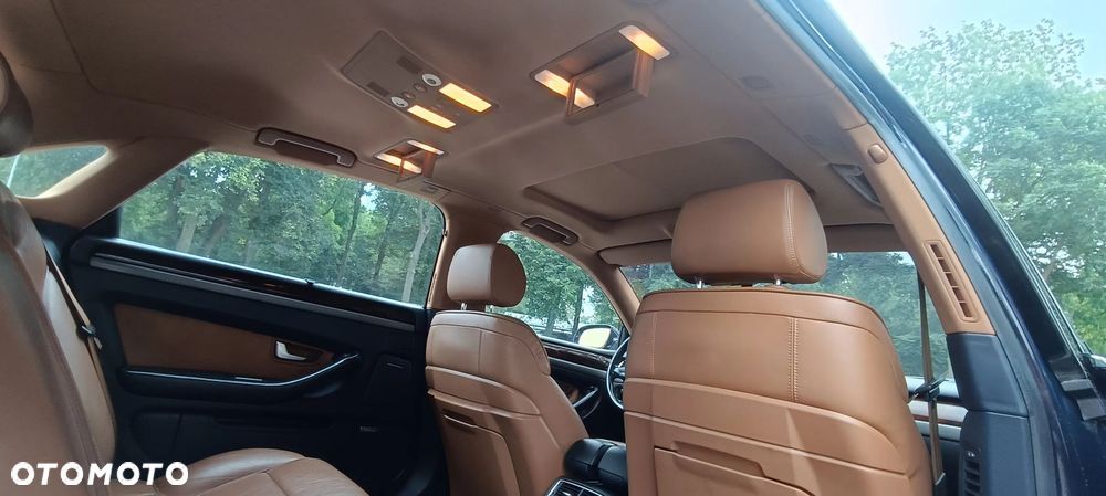 Audi A8 4.2 L Quattro - 14