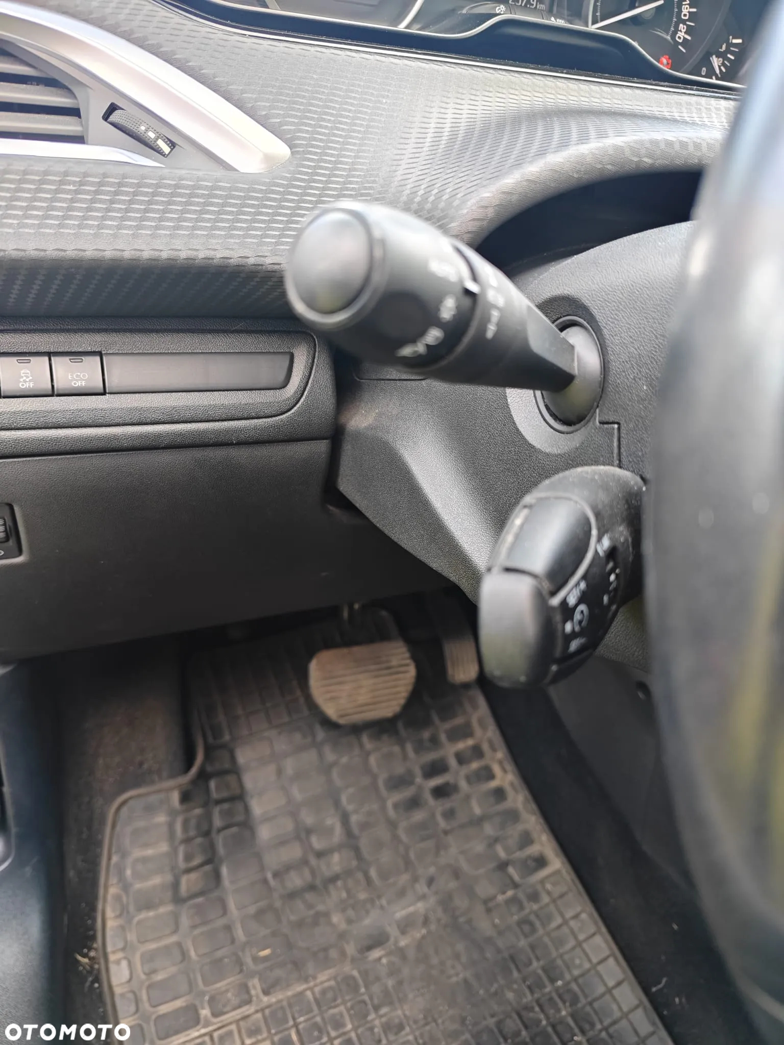 Peugeot 208 - 20