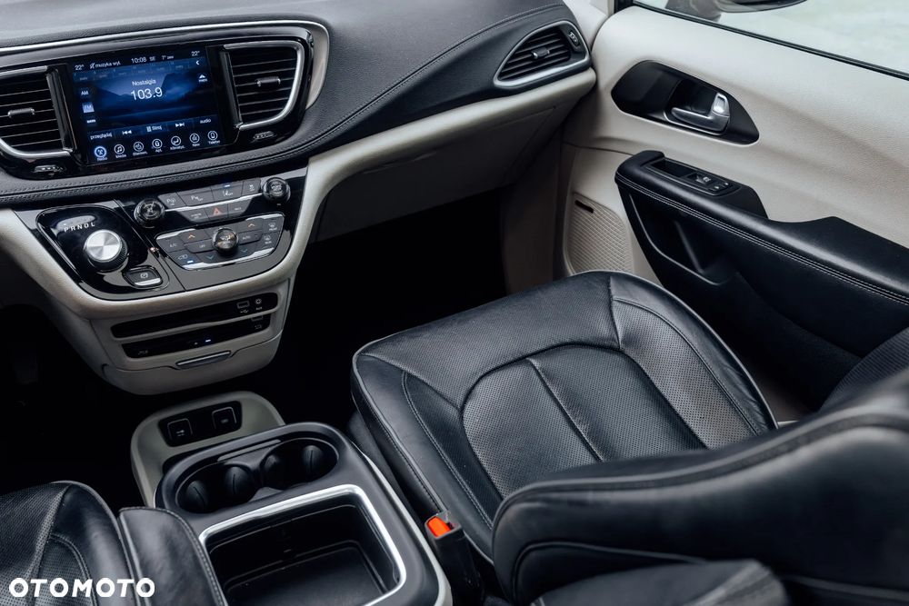 Chrysler Pacifica - 25