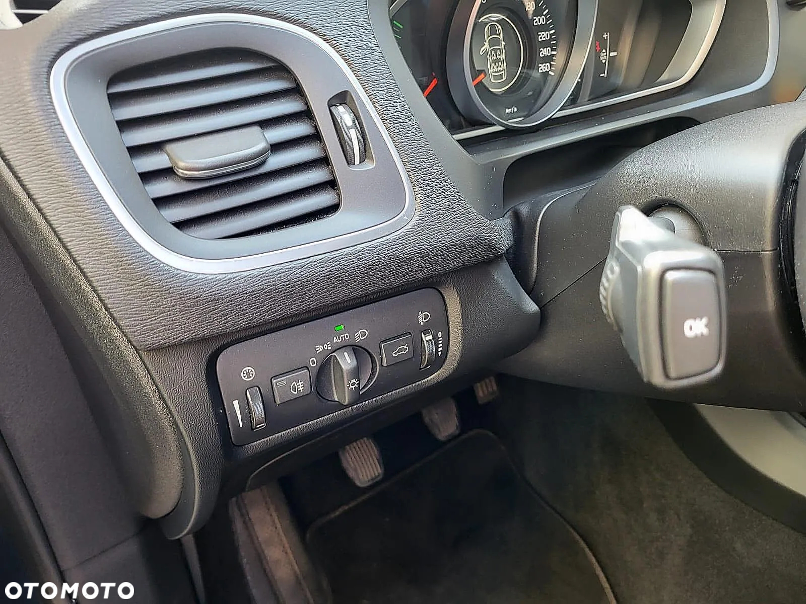 Volvo V40 T3 Momentum - 27