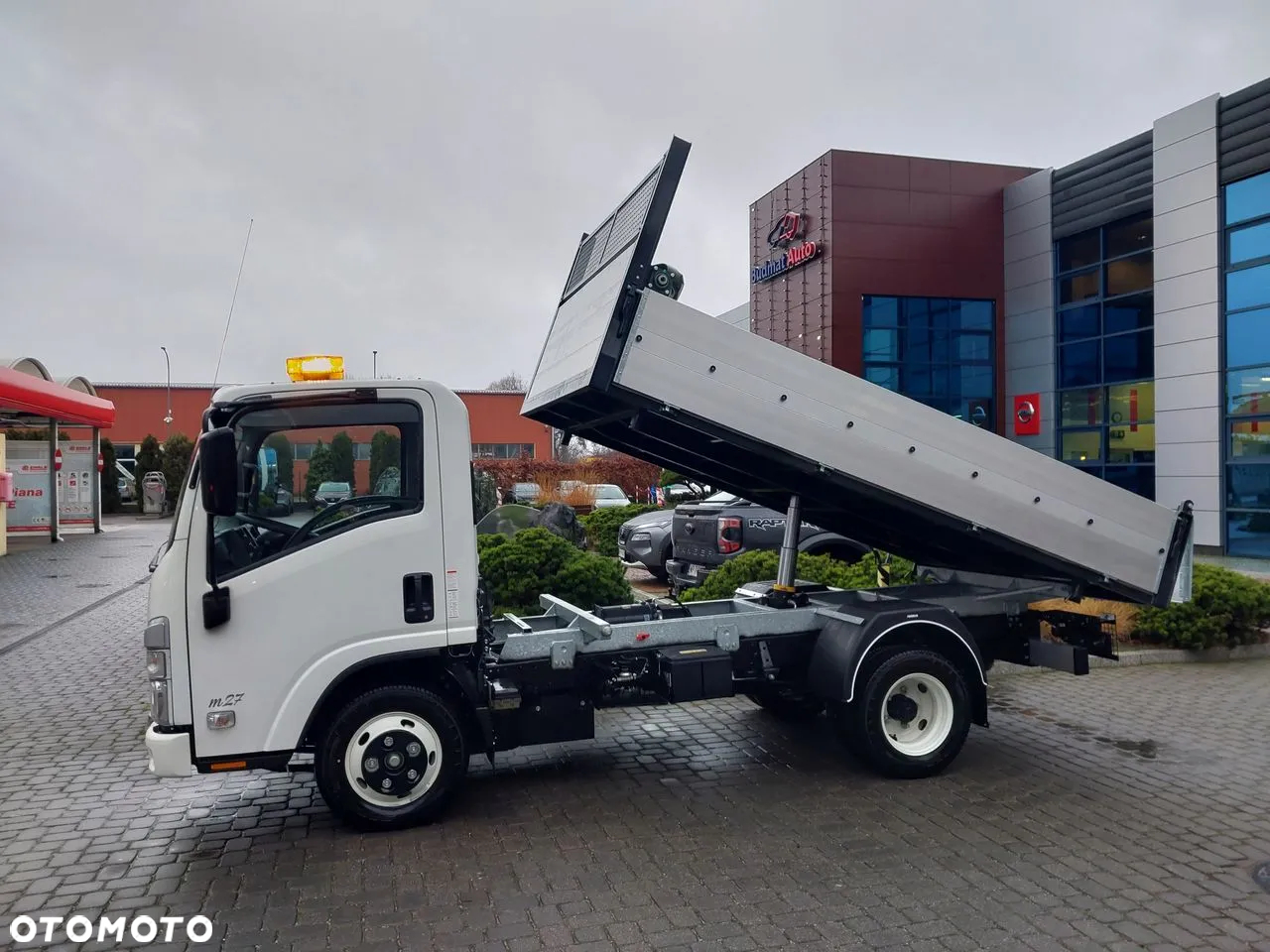 Isuzu M27 - 21