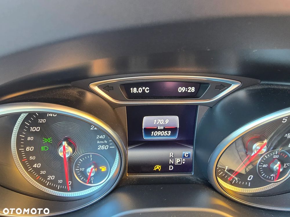 Mercedes-Benz GLA 200 d 7G-DCT - 16