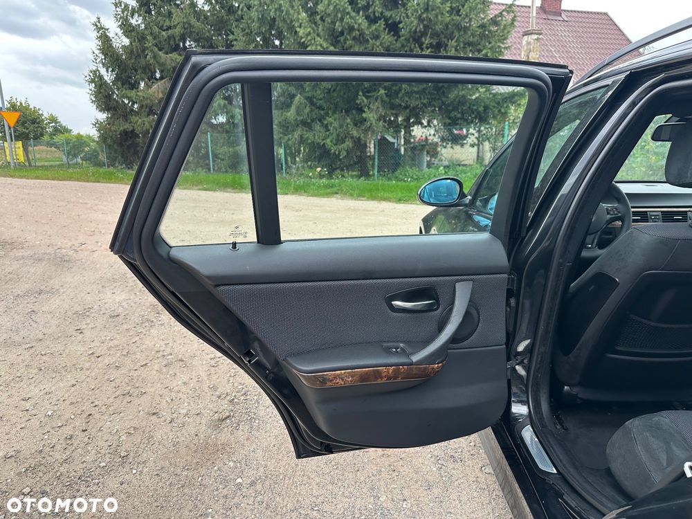 BMW Seria 3 320i - 25