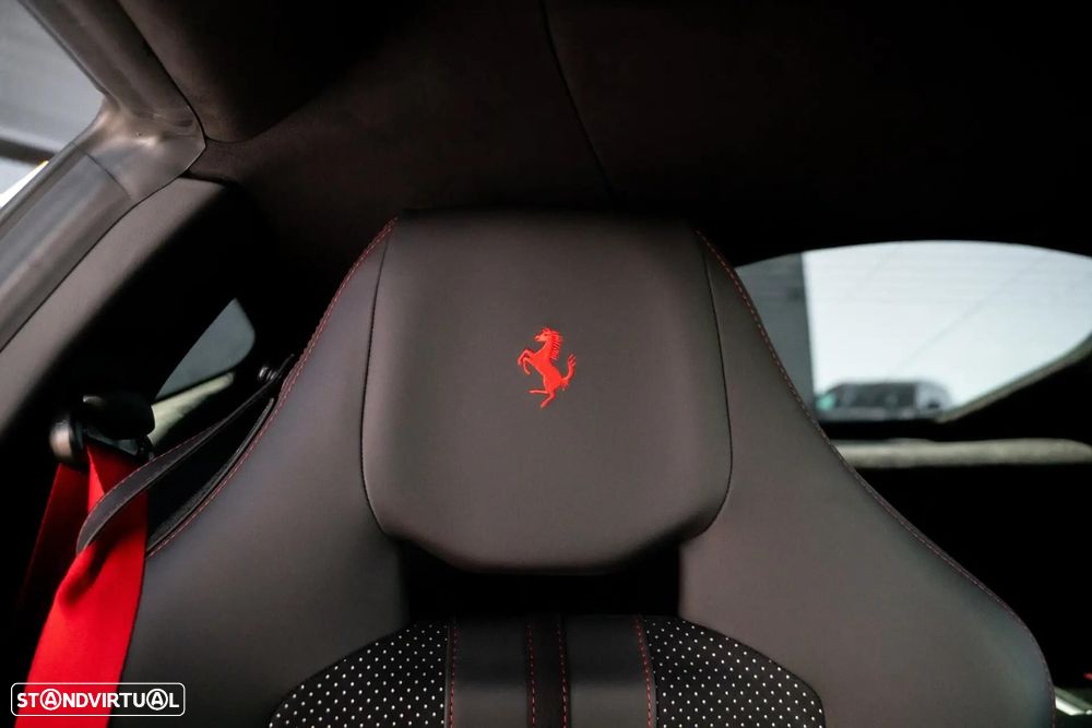 Ferrari 812 Superfast 6.5 V12 - 36