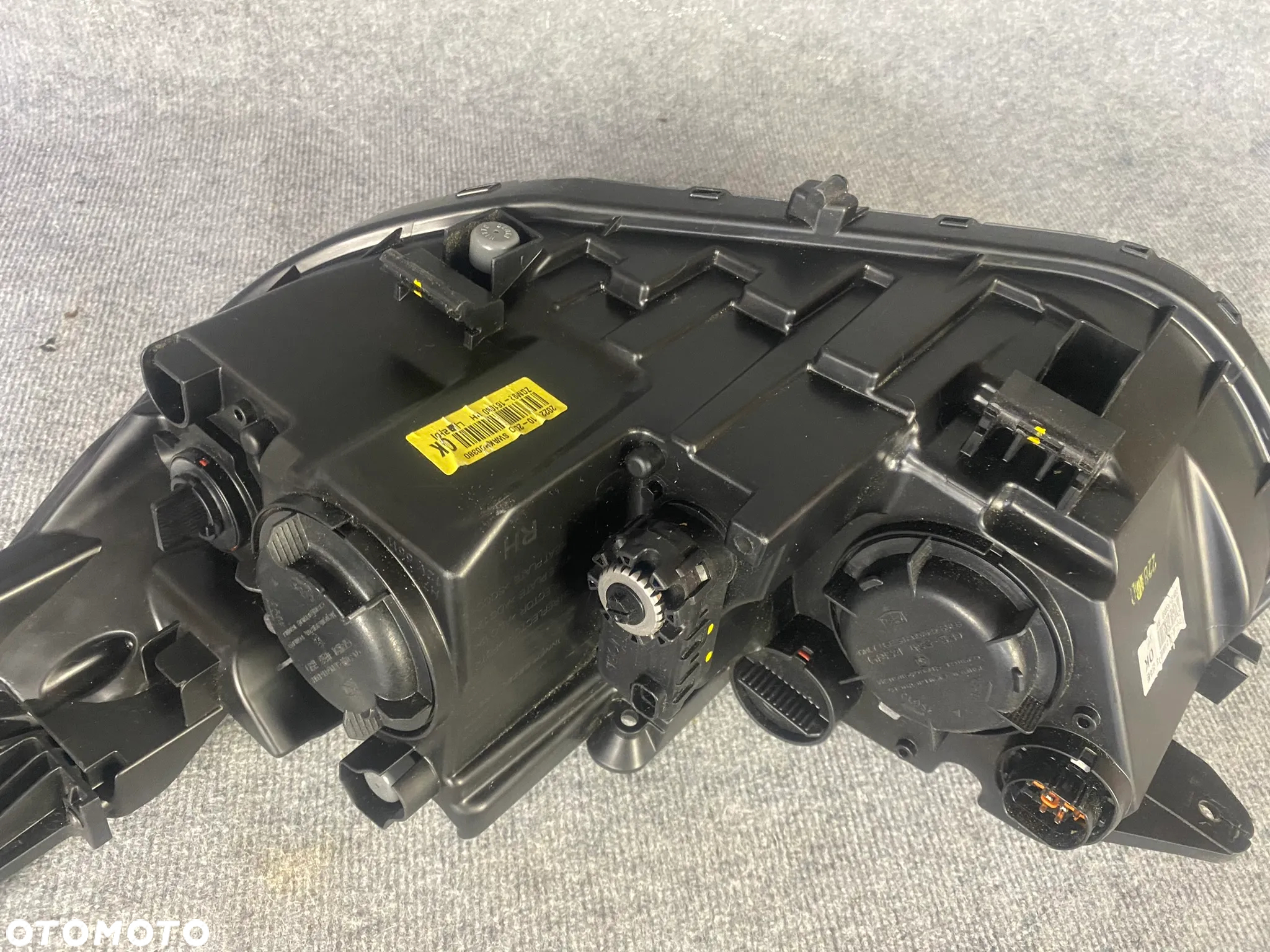 REFLEKTOR LAMPA PRZEDNIA PRAWA - SSANGYONG TIVOLI LIFT SOCZEWKA LED 2019- - 17