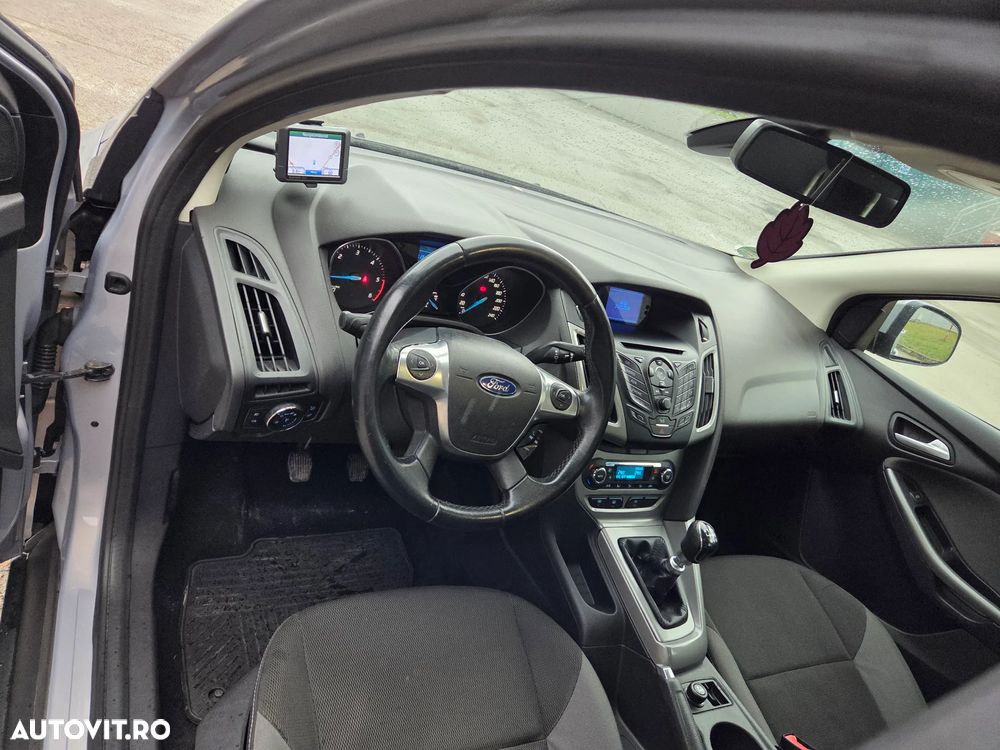 Ford Focus 1.6 TDCi DPF SYNC Edition - 13