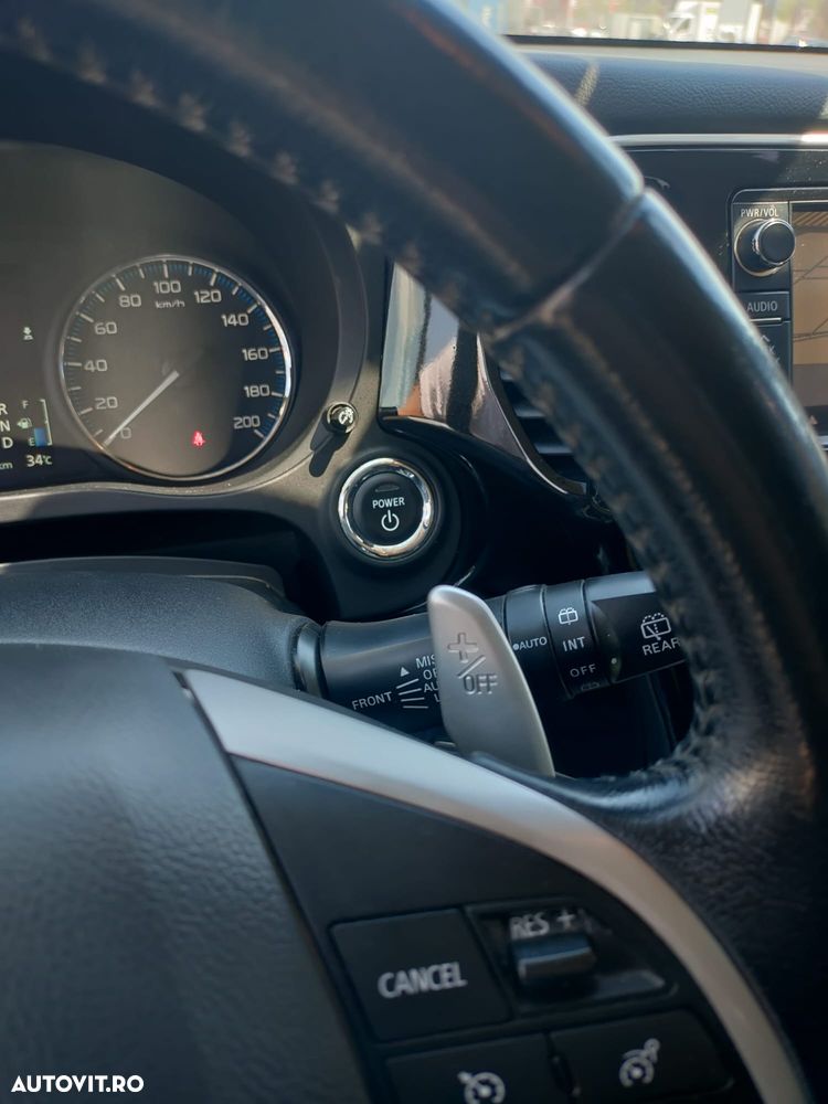 Mitsubishi Outlander 2.0 4WD - 4